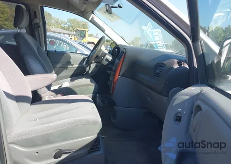 2005 Chrysler Town & Country from USA, damaged, VIN 1C4GP45R05B437579